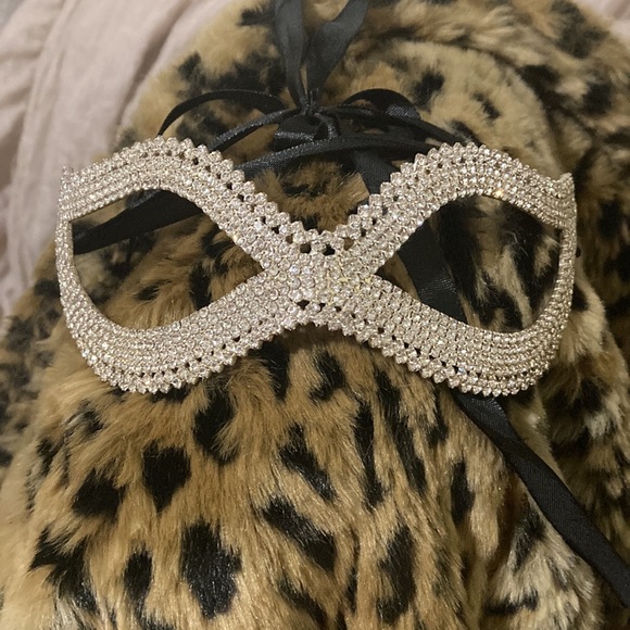 Sparkly Eye Mask - Picture 3 of 4